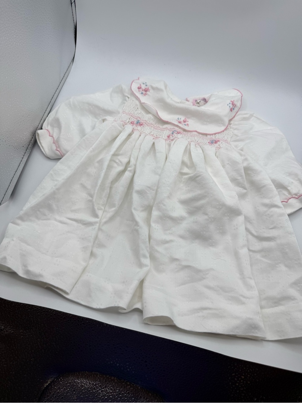 Kiddiz & Co Baby Girls Smocked Dress Sz 6M. O-16